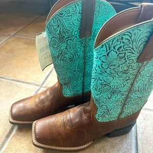 BRAND NEW Women’s Ariat Cowboy Boots 6.5